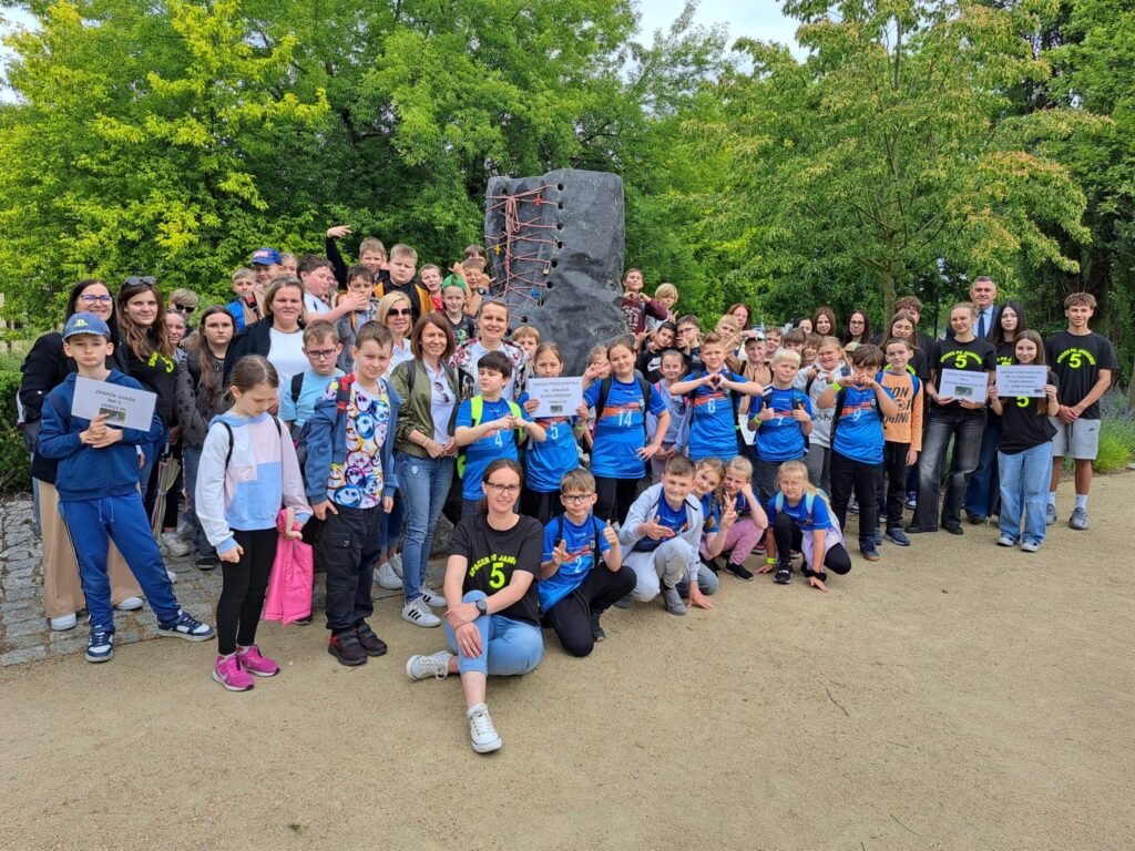 Zabawa terenowa z zaprzyjaźnionymi szkołami